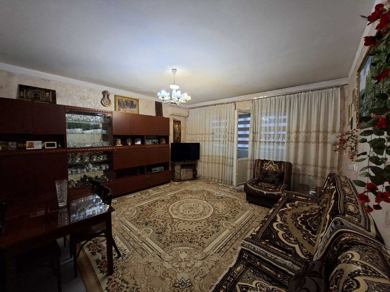 Tashkent, Oltintepa Street